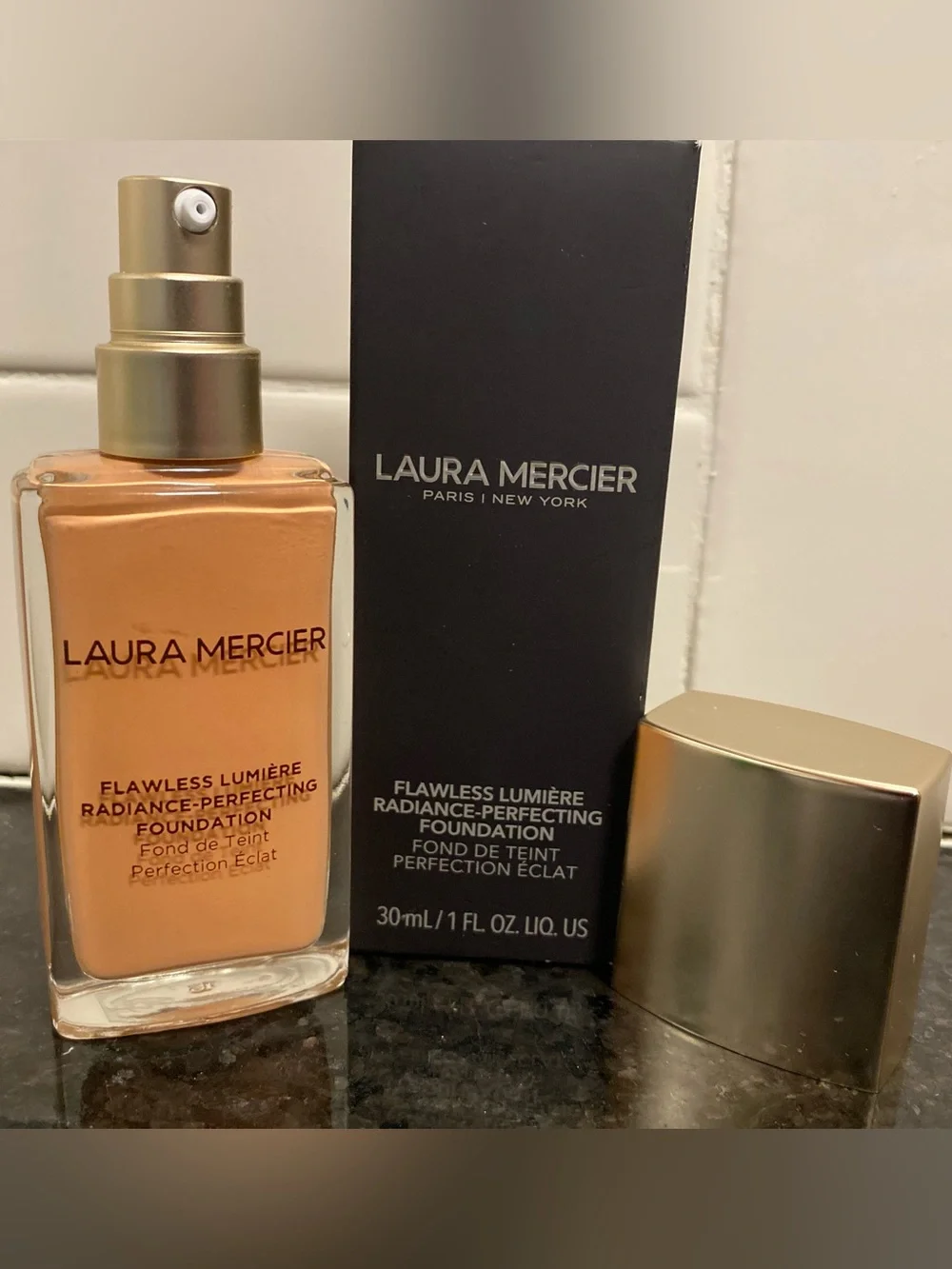 Laura Mercier - Flawless Lumière Radiance-Perfecting Foundation (3N2-Honey) - Picture 16 of 16